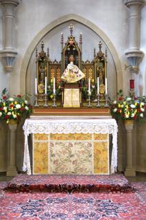 Le 13 de chaque mois, une messe de la Sainte Vierge est chantée dans le sanctuaire marial de Maria Engelport. L&rsquo;autel est prêt